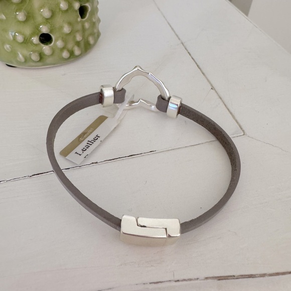 Leather & Metal Heart Bracelet - Picture 2 of 3
